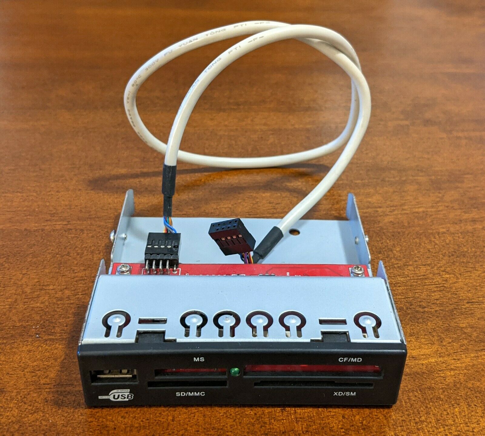 3.5 inch USB 2.0 Internal Card Reader + 1 USB Port